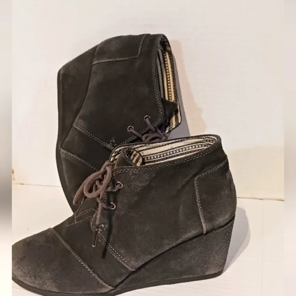 TOMS SZ.‎ 8 Gray Heeled Booties